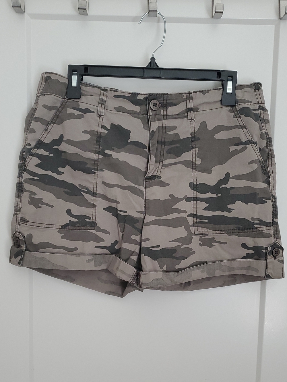 Sanctuary Women's Cargo Shorts - Taupe Camo Large